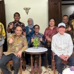 Ketum Projo Sambangi Rumah Jokowi