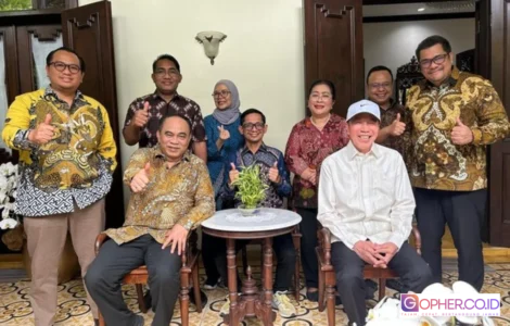 Ketum Projo Sambangi Rumah Jokowi